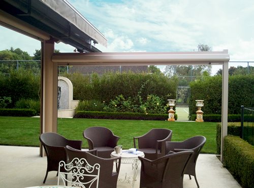 See through Calido Zip acting as a barrier between a sitting area and the backyard